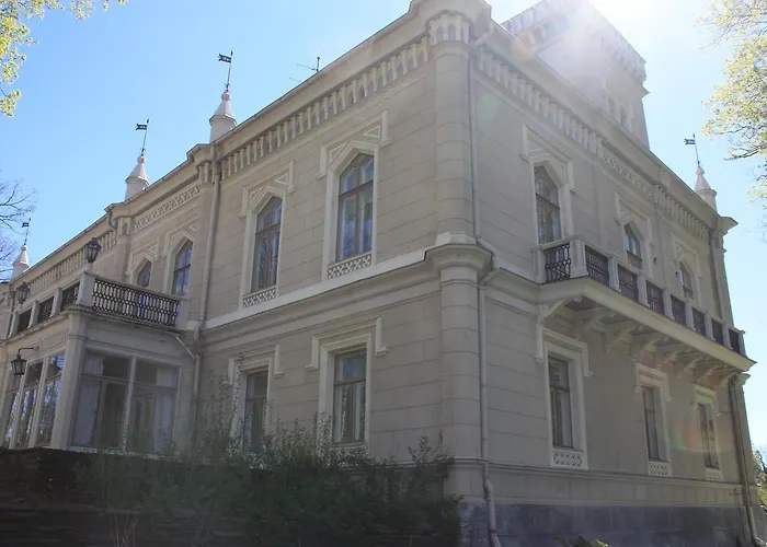 Kartanohotelli Karhulan Hovi